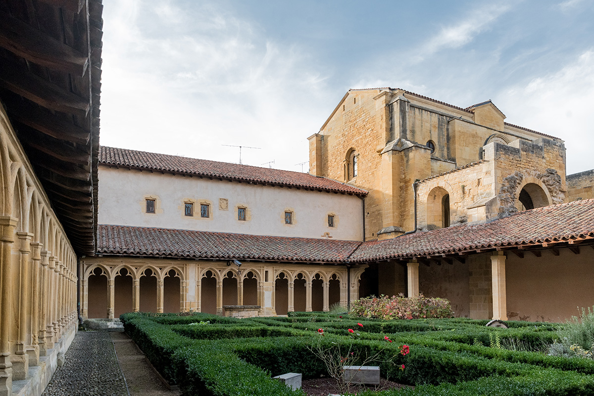 20221028 abbaye-charlieu-cloitre-vpoillet 024 1200x800